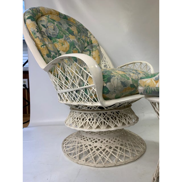 Russell Woodard Mid-Century Russell Woodard Spun Fiberglass Swivel Lounge Chair & Ottoman For Sale - Image 4 of 10