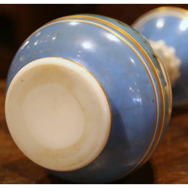 19th Century French Painted and Gilt "Porcelaine De Paris" Vase With Swan Motif For Sale - Image 9 of 10