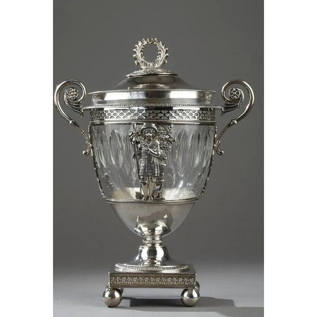 Drageoir in silver and crystal blown and carved. The drageoir is decorated on both sides with finely chiselled motifs...