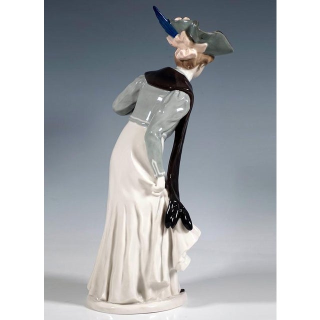 Large Art Nouveau Lady with Muff Figurine by Konrad Hentschel for Meissen, 1906 For Sale - Image 3 of 8