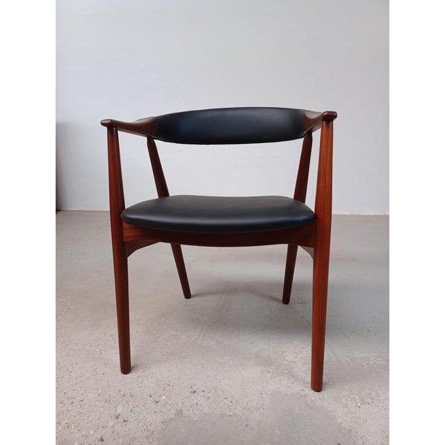 Fully Restored Teak Armchair in Black Leather by Th. Harlev, 1960s For Sale - Image 3 of 14