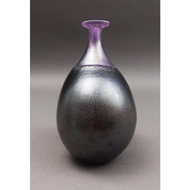 Mid-Century Modern Vintage Kosta Boda Sweden Bertil Vallien Purple Volcano Buttocks Art Glass Vase For Sale - Image 3 of 7