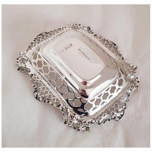 19th Century Victorian Sterling Silver Trinket Dish from William Comyns & Sons, London, 1899 For Sale - Image 5 of 18