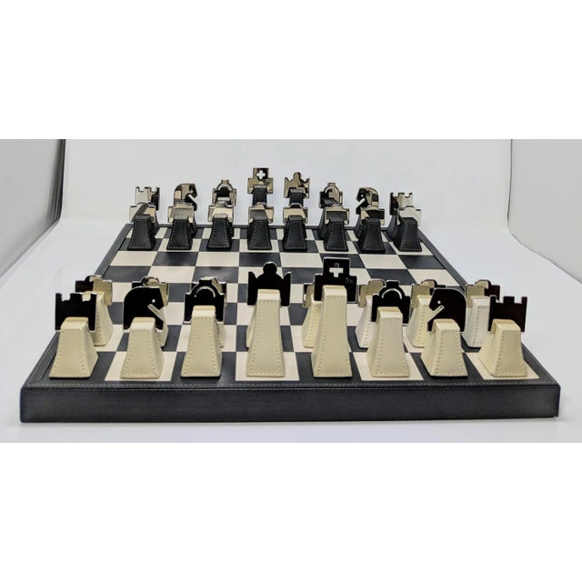 Traditional Regency Italian Renzo Romagnoli Leather and Chrome Black and Cream Chess Set For Sale - Image 3 of 12
