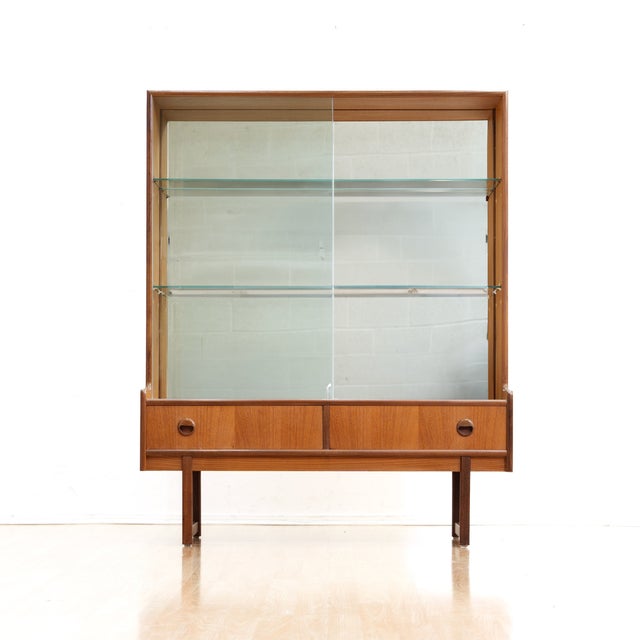 Mid Century Teak China Display Cabinet by Turnidge of London For Sale - Image 4 of 9