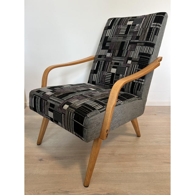 These comfortable lounge chairs have been carefully restored and upholstered. I have official proof of authenticity such...