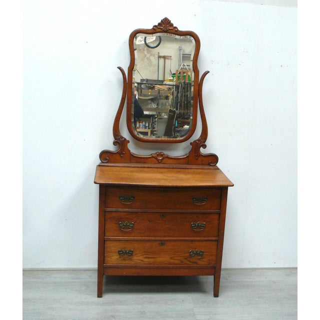 Antique chest of drawers with tilting mirror and 3 drawers made of american tiger oak, natural finish (tiger oak) as a...