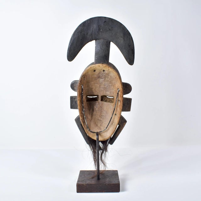 Early 20th Century Djimini Ligbi Do Society Mask on Custom Stand Côte d'Ivoire For Sale - Image 9 of 13