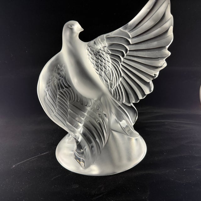Up for sale is this exquisite Lalique "Dea" Dove in excellent condition designed by Marie-Claude Lalique in 1990 and...