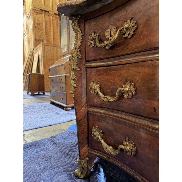 Late 18th Century French Louis XV Style Bombe/Commode For Sale - Image 9 of 12