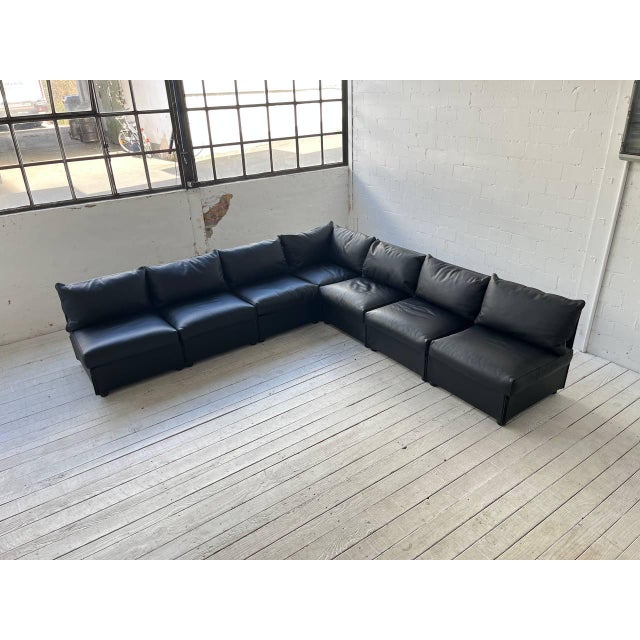 Very elegant leather sofa - made in Italy! This beautiful design comes from design icon Mario Bellini and was first...