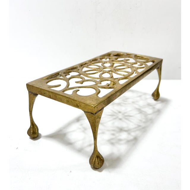 Brass Vintage Brass Plant Stand Riser Footman - Ornate Pierced Scrollwork – Tabletop Riser For Sale - Image 8 of 10