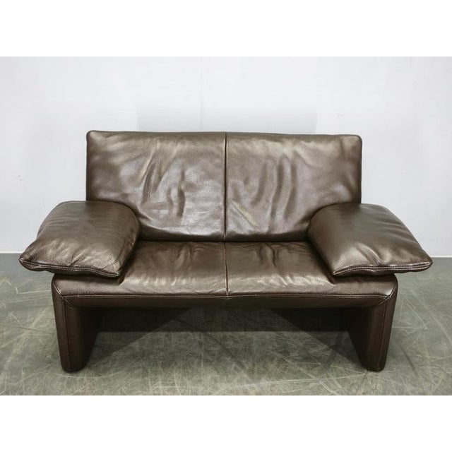 A superb freestanding two-seat sofa produced by Jori, Belgium, during the 1990s. Celebrated for combining luxurious...