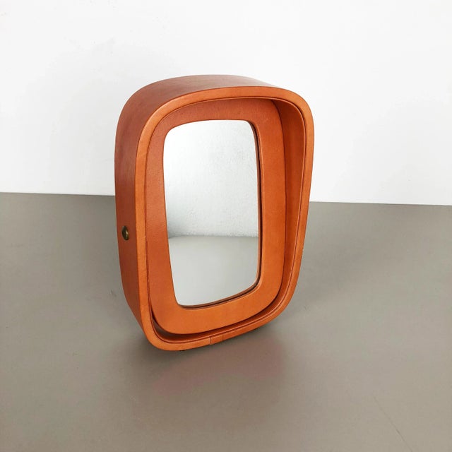 Mid-Century Modern Modernist German Leather Table Mirror attributed to Vereinigte Werkstätten, 1960s For Sale - Image 3 of 18