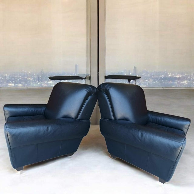 1990s Elevate Your Living Space With This Iconic Three-Piece Set, of Two Vintage Leather Club Chairs & a Matching Oversized Ottoman by Futuristic Furniture. For Sale - Image 5 of 12