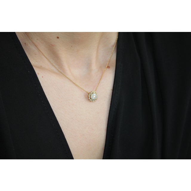 Round Shape Brilliant Cut Sunflower Flora Sun Ray Illusion Set Halo Set Pave Set For Sale - Image 9 of 9