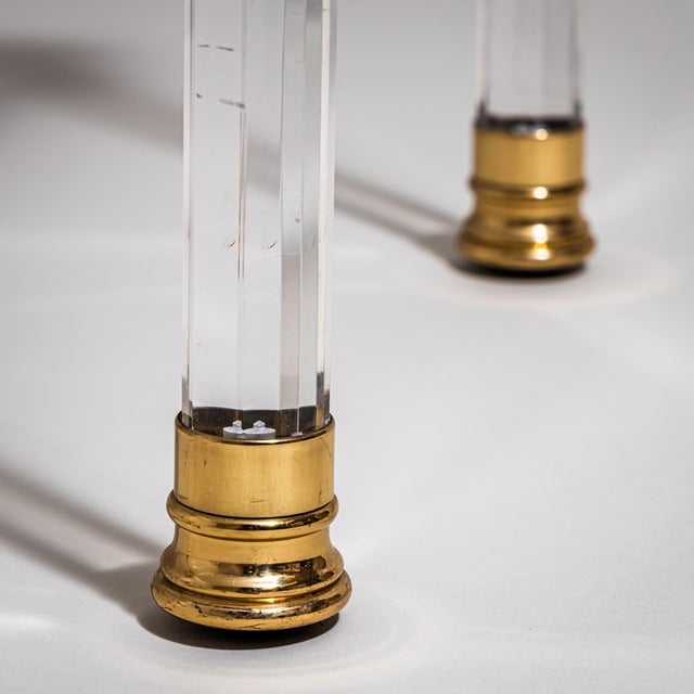 Coffee Tables in Acrylic Glass and Brass, Italy, Late 20th Century, Set of 2 For Sale - Image 11 of 12