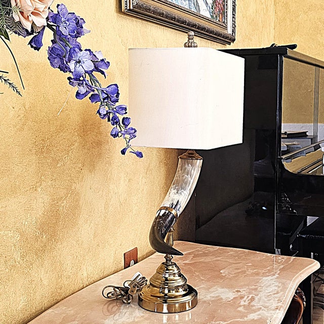 Vintage Faux Horn & Brass Table Lamp – Hollywood Regency For Sale - Image 9 of 18