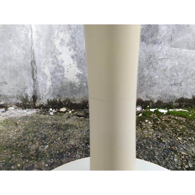 White Vintage Tulipe Table, 1970s For Sale - Image 8 of 17