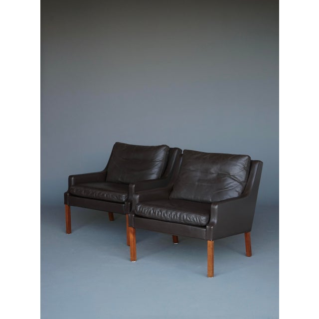 Two very stylish Danish design armchairs. The chairs are designed by Georg Thames and have a nice chocolate brown leather...