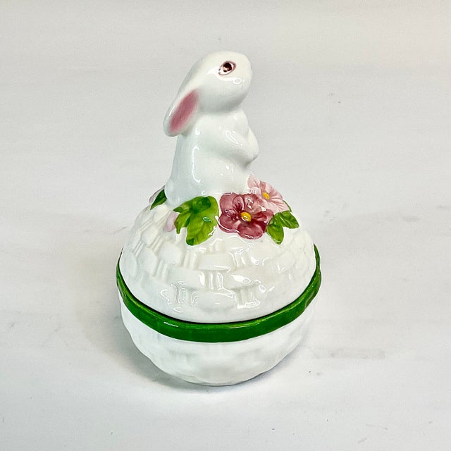 Green 1980s Vintage Hollywood Regency Coastal Egg & Bunny Trinket Box - Easter For Sale - Image 8 of 12
