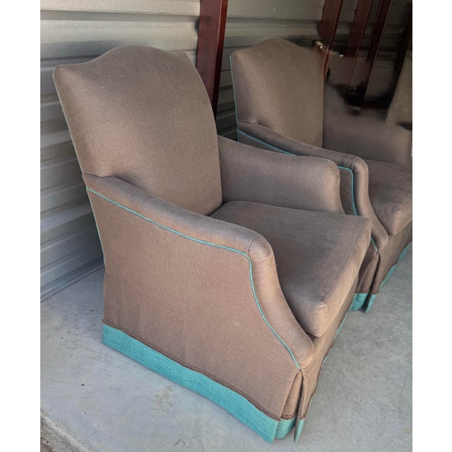 English Pair of Linen Lee Industries Swivel Club Chairs For Sale - Image 3 of 9