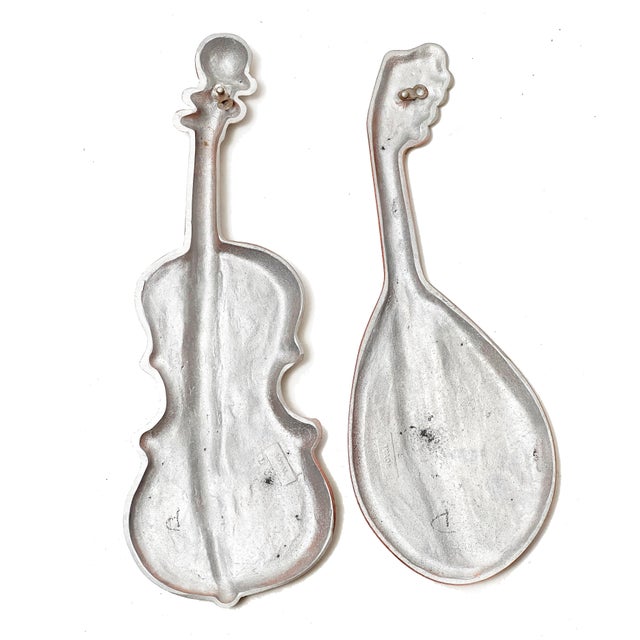 Mid-Century Modern Mid Century Royal Cast Aluminum Mandolin & Violin Instruments Wall Decor - a Pair For Sale - Image 3 of 3