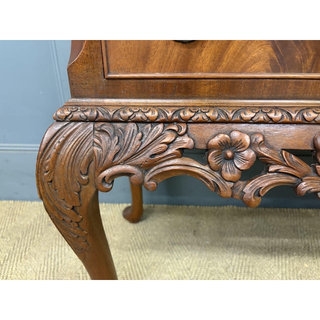 Queen Anne Display Cabinet by Maple & Co., 1930 For Sale - Image 16 of 18