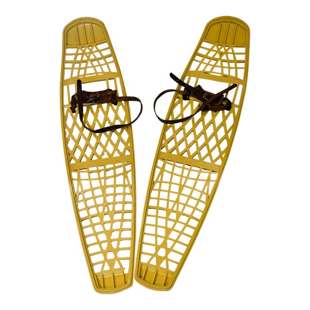 Vintage Victor Snowshoes by Woodstream Corporation – 1960s-70s - 41” Model For Sale