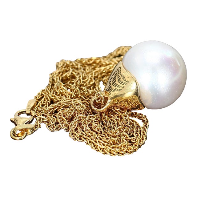 18k Yellow Gold Pearl Pendant & Chain For Sale
