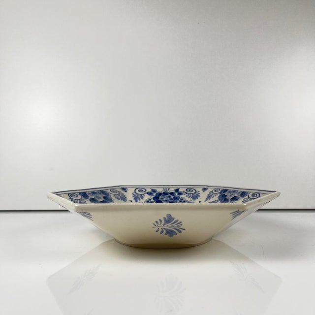Shallow Delftware Dish attributed to Royal Delft, 1920s For Sale - Image 3 of 9