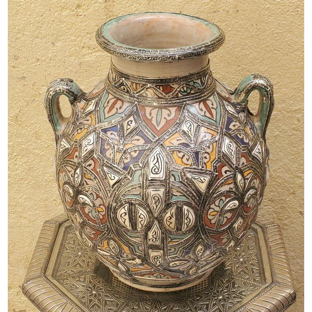 1990s Medium Moroccan Resin and Metal Inlaid Vase For Sale In Orlando - Image 6 of 6