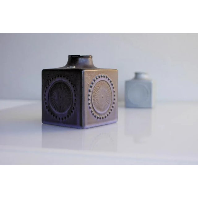 Gray Mid-Century Scandinavian Modern Art Pottery Vases in Ceramic by Göran Andersson for Upsala Ekeby, Sweden, 1970s, Set of 2 For Sale - Image 8 of 10