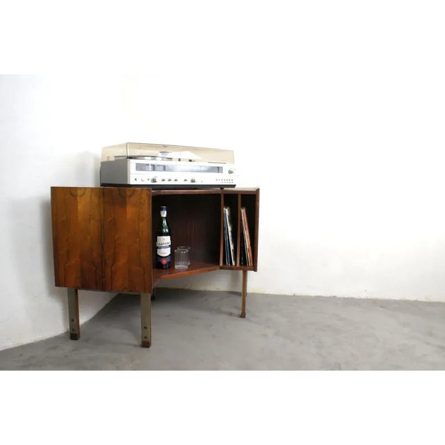 Italian production barter of the Italian production of the 60s. Side space in the side below to store vinyls, an...