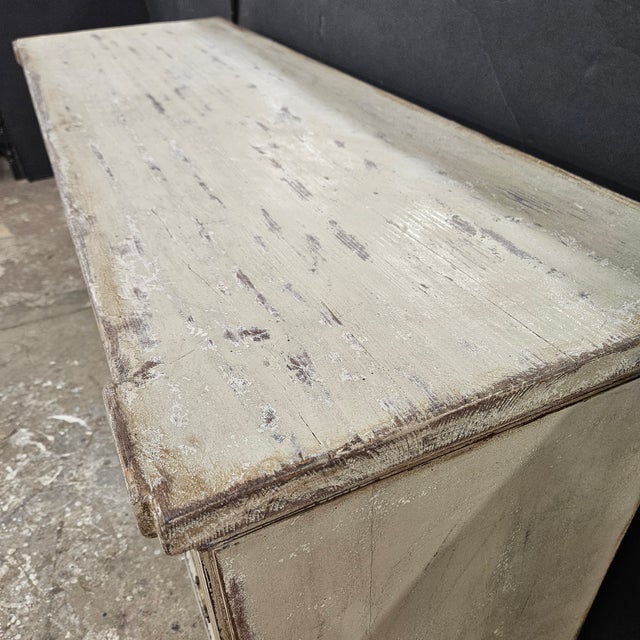 White Mid 20th Century Large Hand Painted 3 Drawer Fluted Column Chest of Drawers For Sale - Image 8 of 18