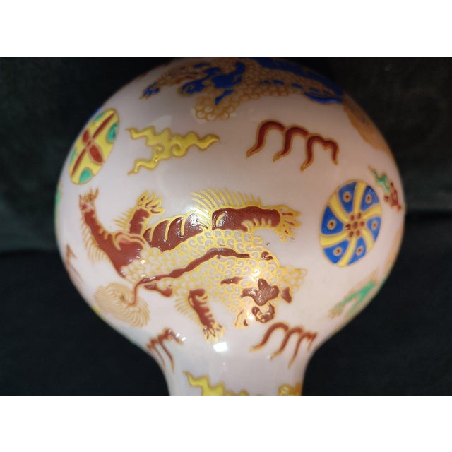 White Chinese Ceramic Vase,Chenghua Marked Gold Drawing Famille Verte Porcelain Tianqiu Vase Hand Painted Foo Dogs Pattern For Sale - Image 8 of 10