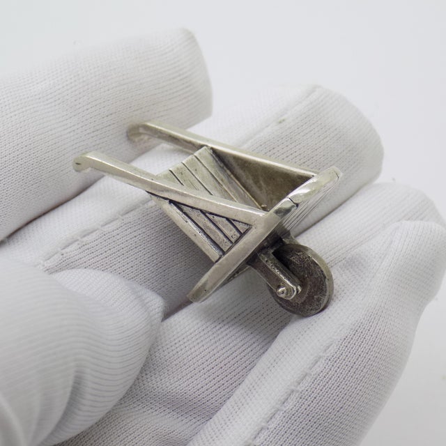 A charming vintage miniature depicting a wheelbarrow, handmade in continental silver (800/000) in arezzo between the 1980s...