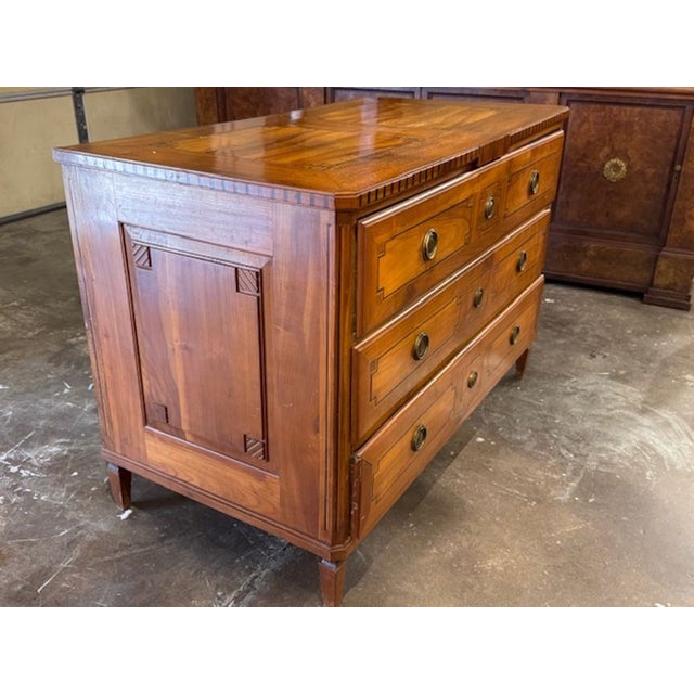 This 19th-century Italian Neo-Classical walnut commode is a stunning piece of antique furniture. Made from high-quality...