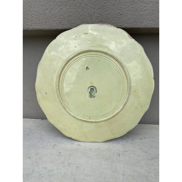 Majolica Saint Amand Bird Plate, Circa 1890 For Sale - Image 4 of 5