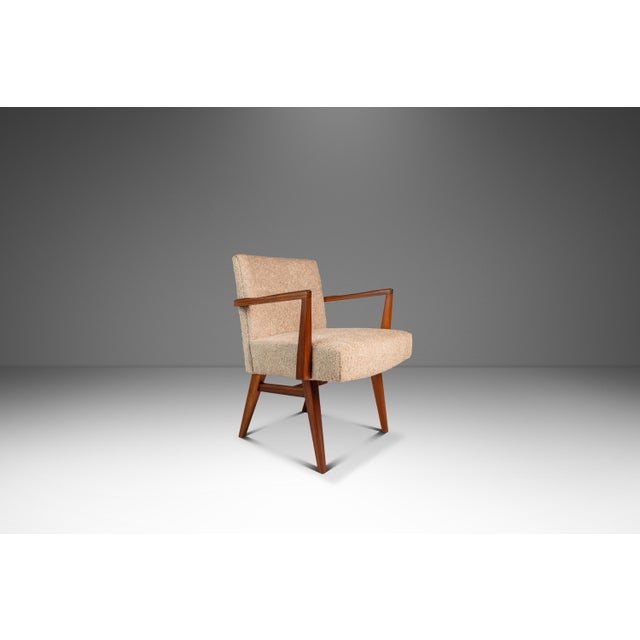 Mid-Century Modern Set of Four (4) Rare Mid-Century Modern Model C-108 Armchairs in Walnut & Beige Bouclé Attributed to Jens Risom for Jens Risom Design, Usa, C. 1960s For Sale - Image 3 of 18