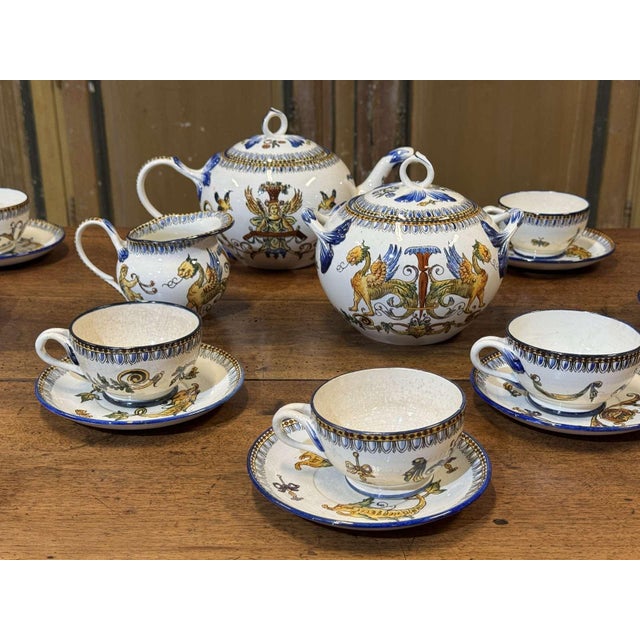 Gien Earthenware Tea and Coffee Service, 1800s, Set of 25, in Good conditions. Designed 1890 to 1919