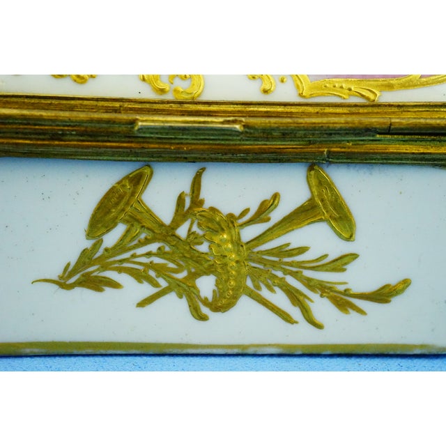 Porcelain Snuffbox Jewelry Box by Edme Samson Manufacturing, Sevres, 19th Century For Sale - Image 14 of 18