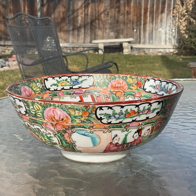 Early 20th Century Early 20th Century Rose Medallion Serving Bowl For Sale - Image 5 of 6