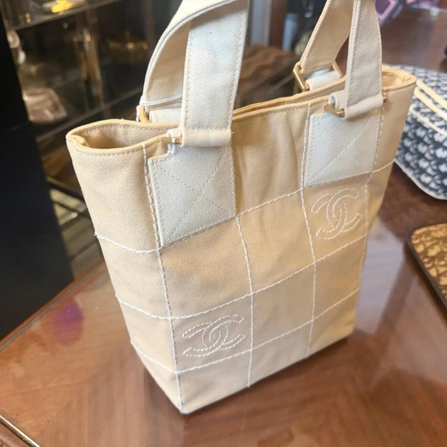 A Vintage 2000s Chanel Beige Canvas Tote Bag in Excellent Condition For Sale - Image 14 of 17