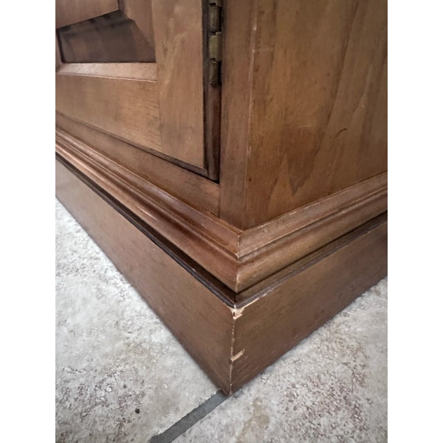 Mid-Century Drexel China Cabinet With Arched Lattice Glass Doors For Sale - Image 12 of 12