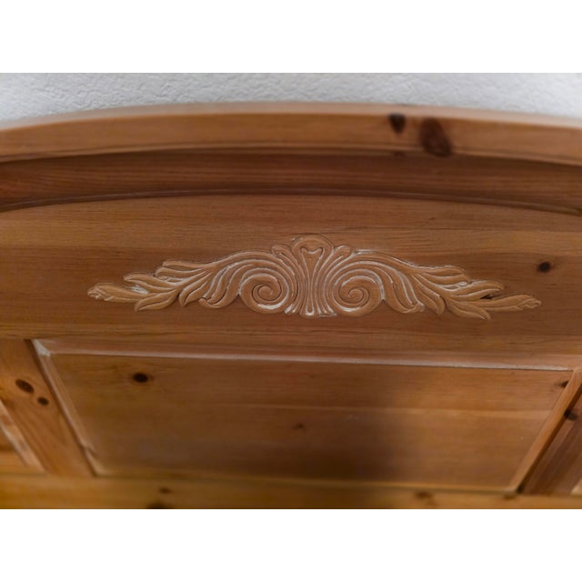 Vintage Broyhill Fontana Honey Oak Queen Bed | One-Owner | Excellent Condition For Sale - Image 11 of 16
