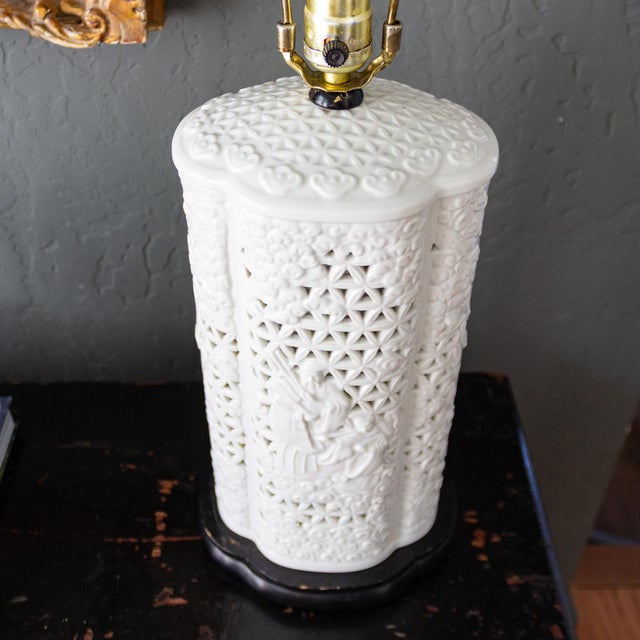 1960s Pierced Porcelain Blanc De Chine Quatrefoil Lamp on Black Base For Sale - Image 16 of 18