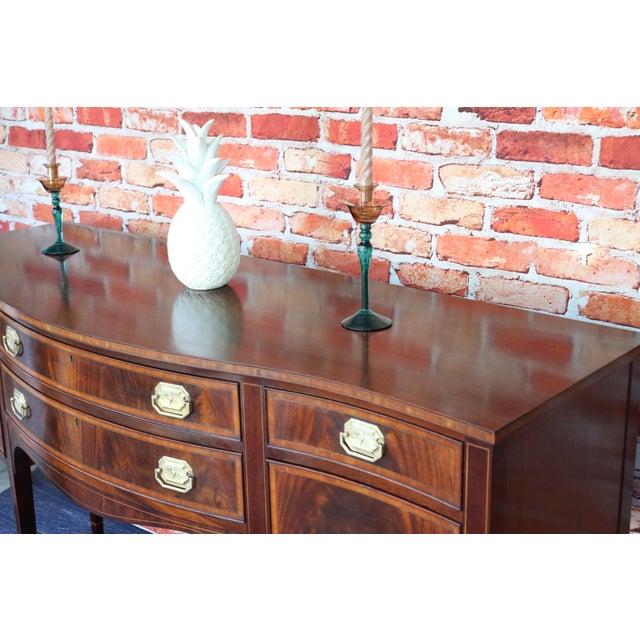 Hepplewhite Vintage Mayflower Colonial Shops Mahogany Hepplewhite Serpentine Sideboard For Sale - Image 3 of 8