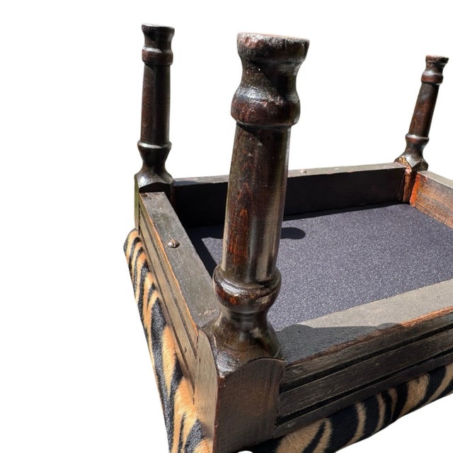 1920s English Mahogany Footstool With Turned Legs and Zebra Pattern Upholstery For Sale - Image 15 of 16