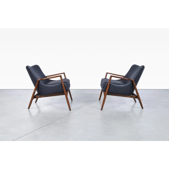 Selig Danish Modern Black Leather and Walnut Lounge Chairs by Ib Kofod Larsen for Selig For Sale - Image 4 of 11